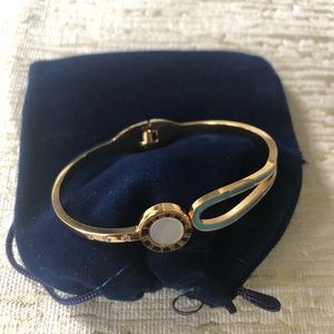 BEAUTIFUL STAINLESS STEEL BANGLE